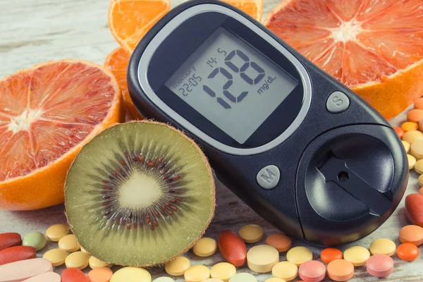 Glukometre Şeker Seviyesi Taze Doğal Meyve Ilaç Diyabet Sağlıklı Yaşam — Stok fotoğraf