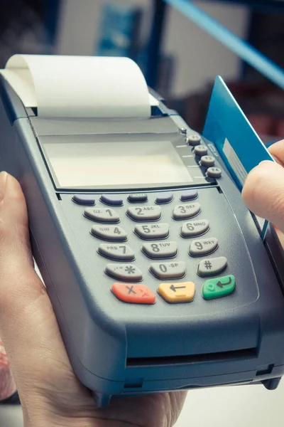 Τερματικό Πληρωμής Πιστωτική Κάρτα Συσκευή Που Χρησιμοποιεί Για Cashless Πληρώνουν — Φωτογραφία Αρχείου