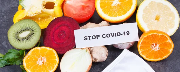 Inscriptie Stoppen Covid Beschermend Masker Rijp Gezond Fruit Met Groenten — Stockfoto