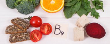 B9 vitamini içeren besleyici ürünler, doğal mineral ve folik asit kaynakları, sağlıklı beslenme kavramı