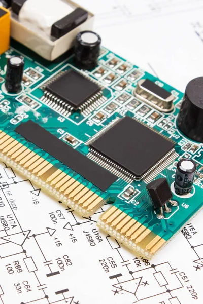 Printplaat Met Transistors Weerstanden Condensator Schema Van Elektronica Technologie — Stockfoto