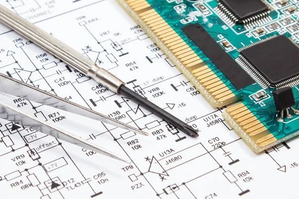 Placa Circuito Impreso Con Transistores Resistencias Condensador Diagrama Electrónica Herramientas —  Fotos de Stock