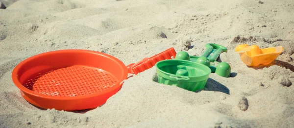Los Niños Juguetes Plástico Para Relajarse Jugar Arena Playa Verano — Foto de Stock