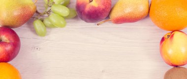 Kaynak vitaminler, beslenme lifleri ve mineraller olarak taze sağlıklı besinler, yazı için kopyalama alanı veya beyaz tahtaya yazma alanı