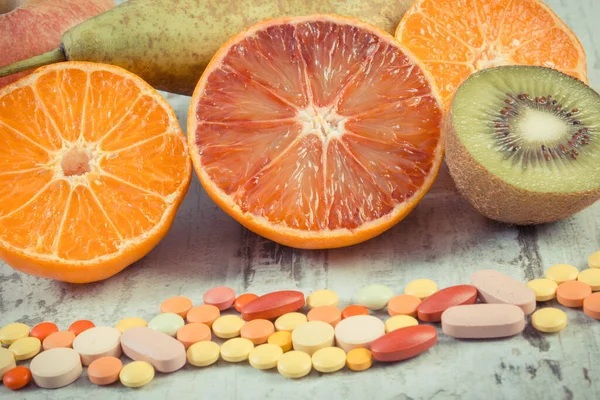 Taze Doğal Meyve Ilaç Meyve Yemekle Bağışıklığı Güçlendirmek Için Takviye — Stok fotoğraf