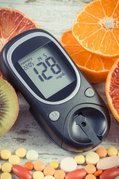 Glukometre Şeker Seviyesi Taze Doğal Meyve Ilaç Diyabet Sağlıklı Yaşam — Stok fotoğraf