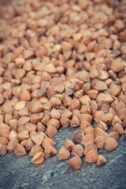 Doğal vitaminler ve besin lifleri içeren bir yığın karabuğday. Sağlıklı beslenme