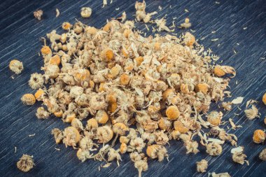 Alternatif tıpta kullanılan bitki olarak sağlıklı papatya çayı. Doğal vitaminler ve mineraller