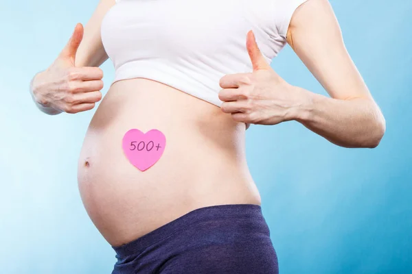 Zwangere Vrouw Met Vel Papier Met Opschrift 500 Duimen Omhoog — Stockfoto