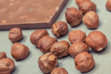 Fındıklı ve kuru üzümlü çikolata. Tatlı nefis.