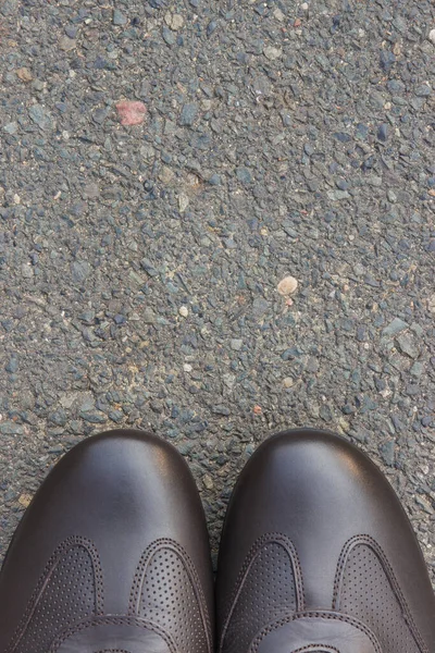 Sapatos Casuais Couro Marrom Confortáveis Para Homens Estrada Asfalto Caminho — Fotografia de Stock