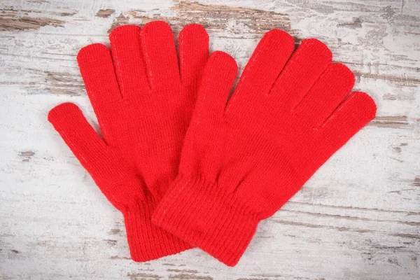 Κόκκινα Γυναικεία Γάντια Για Φθινόπωρο Χειμώνα Ζεστά Ρούχα Έννοια — Φωτογραφία Αρχείου