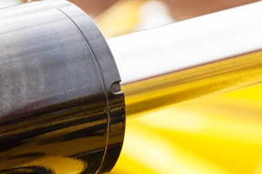 Detay ve Endüstriyel hidrolik veya pnömatik makine, piston veya harekete geçirici, mühendislik ve teknoloji kavramı