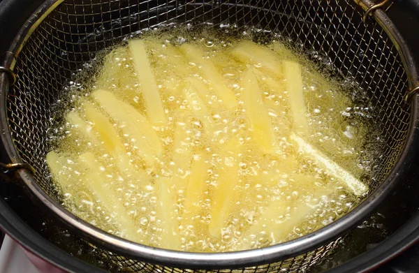 Французька картопля, смажена в олії — стокове фото