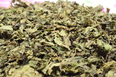 kurutulmuş ısırgan otu yığını