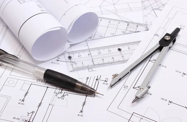 Diagramas y accesorios eléctricos laminados para dibujar — Foto de Stock