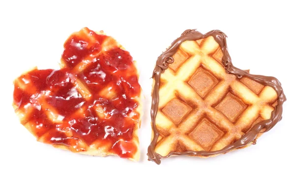 Waffles em forma de coração com creme de chocolate e geléia de morango — Fotografia de Stock