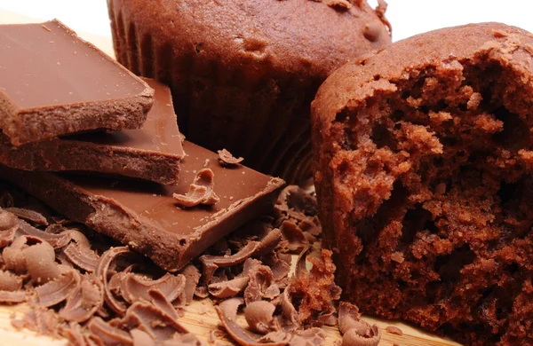 Fresh baked muffins, grated and portion of chocolate — Stock Photo, Image