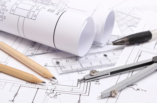 Rolde elektrische diagrammen en accessoires voor tekening — Stockfoto