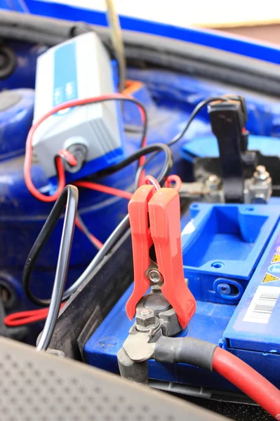 Car battery charging — Stock Photo, Image