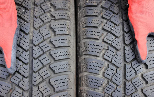 Primer plano del neumático del coche de invierno —  Fotos de Stock