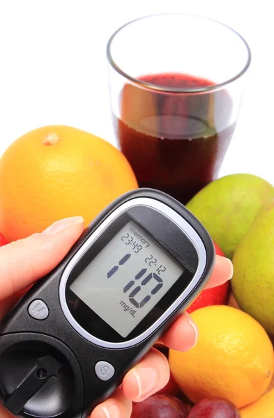 Hand of woman with glucometer and fresh fruits — Stock Photo, Image