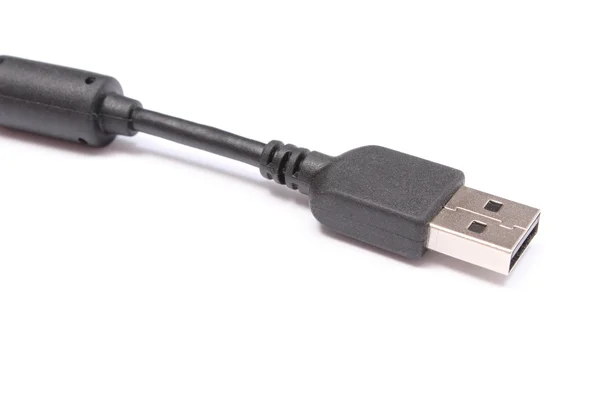 Enchufe y cable USB sobre fondo blanco — Foto de Stock