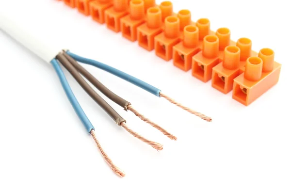 Elektrische toebehoren met kabel geïsoleerd op witte achtergrond — Stockfoto