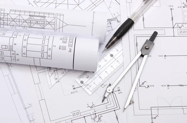 Hengerelt elektromos diagramokat és tartozékok a rajz — Stock Fotó