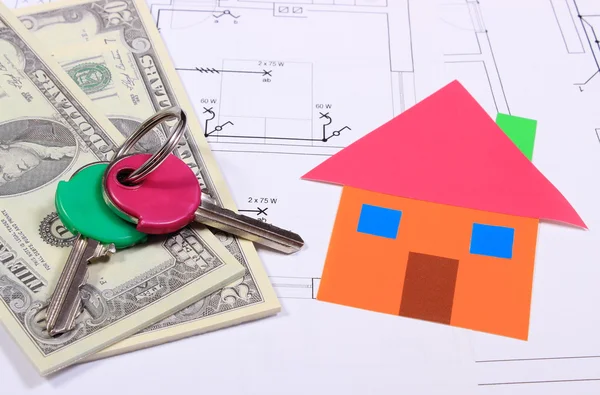 Banconote, casa di carta colorata e chiavi su disegno di casa — Foto Stock