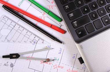 Elektrik diyagramları, çizim ve dizüstü bilgisayar aksesuarları