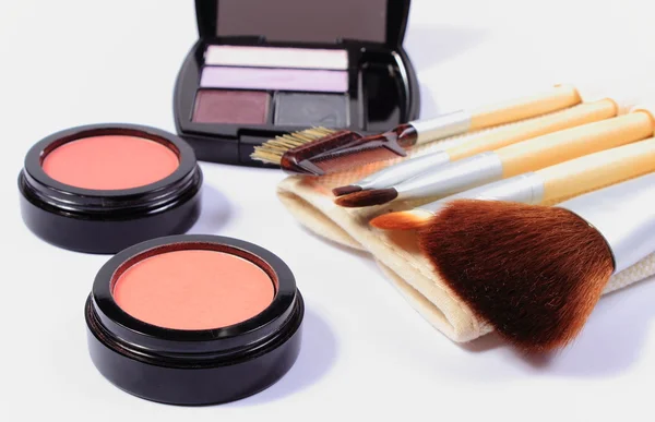 Set de pinceles y cosméticos para maquillaje — Foto de Stock