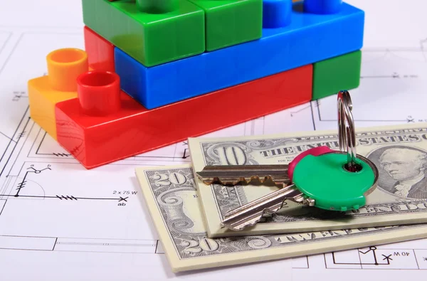 Billetes, llaves y bloques de construcción en el dibujo de la casa — Foto de Stock