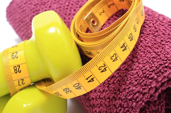 Halters en handdoek voor het gebruik in fitness en maatregel tape — Stockfoto