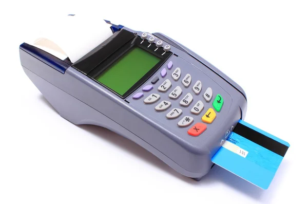 Платежный терминал с кредитной картой на белом фоне — стоковое фото
