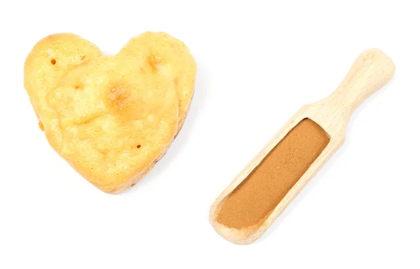 Heart of baked apple muffin and powdery cinnamon — Stock Photo, Image