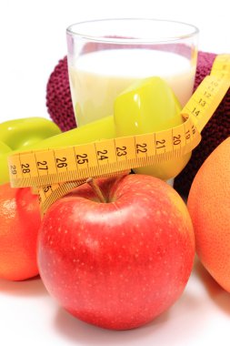 Meyve, bant, süt, yeşil dumbell ve beyaz mor havlu