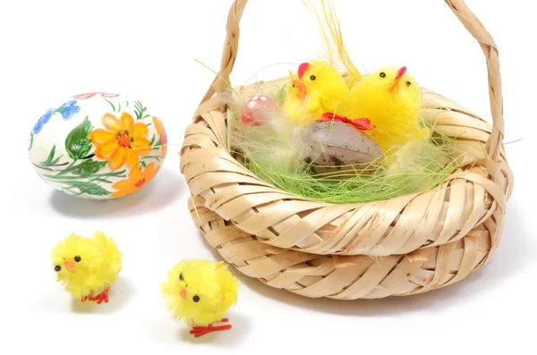Easter chickens in wicker basket and painted egg — Stock Photo, Image