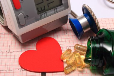 Stetoskop, kalp şekli, Elektrokardiyogram monitörde kan basıncı
