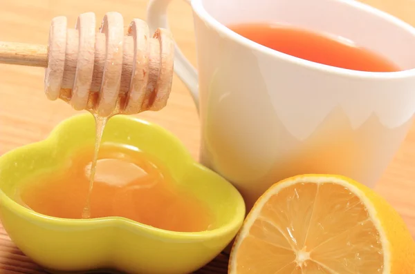 ハチミツとレモンと健康的なお茶 — ストック写真