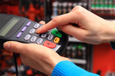 Ödeme terminal kullanarak, kişisel kimlik numarasını girin