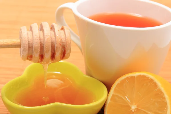 Cup of healthy tea with honey ginger and lemon — Stock Photo, Image