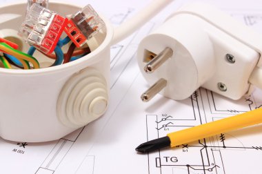 Tornavida, elektrik kutusu ve çizim inşaat elektrik fişi