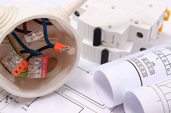 Caja eléctrica, diagramas y fusible eléctrico en el dibujo de la construcción —  Fotos de Stock