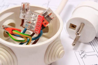 Elektrik kutusu ve çizim inşaat elektrik fiş