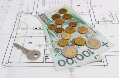 Konut planı üzerinde yatan para ve gümüş anahtar