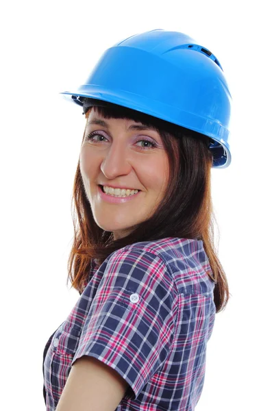 Leende builder kvinna bär skyddande blå hjälm — Stockfoto