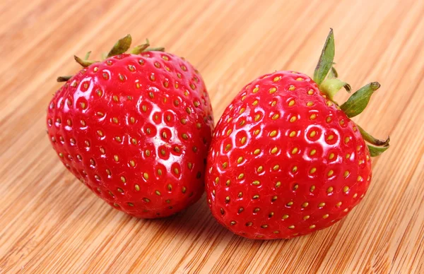 Fresh strawberry on wooden surface — Stock Photo, Image