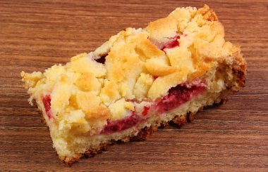 Taze pişmiş Maya kek çilek ahşap tablo