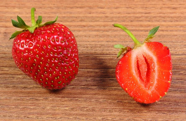 Fraise fraîche sur table en bois — Photo